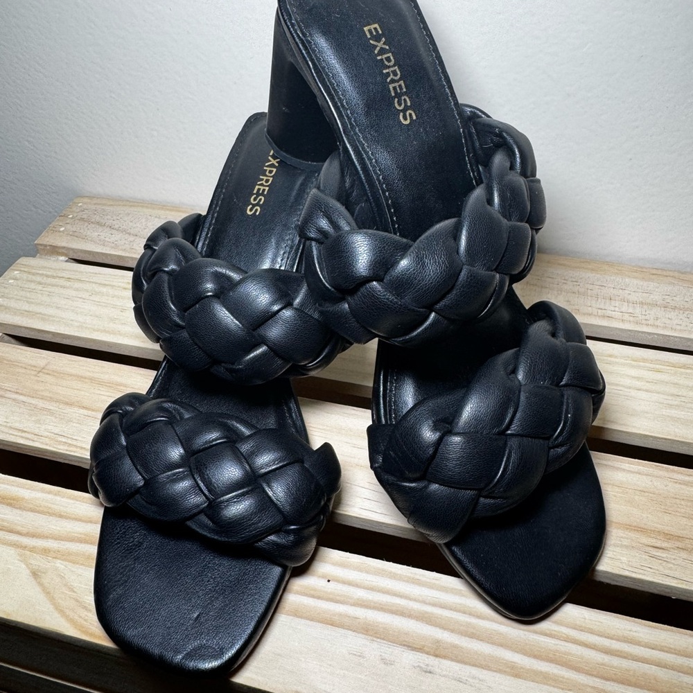 Express Black Heeled Shoes with Quilted Design
